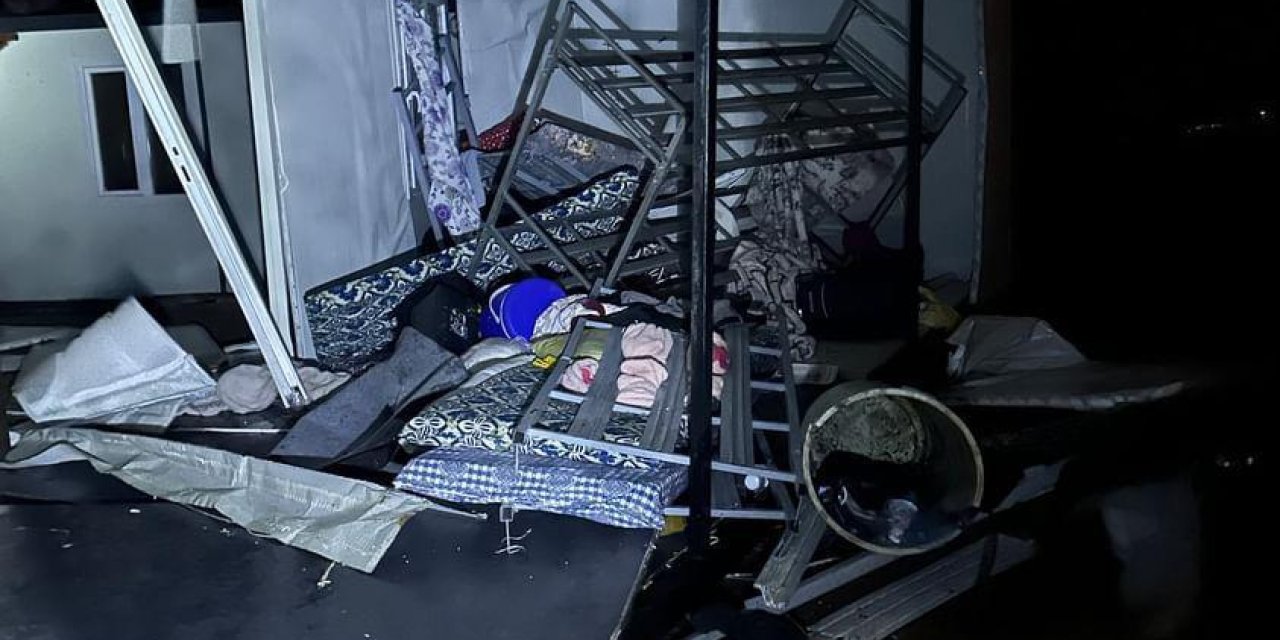 Siirt'te Şiddetli Rüzgarın Devirdiği Konteynerdeki 2 İşçi Yaralandı