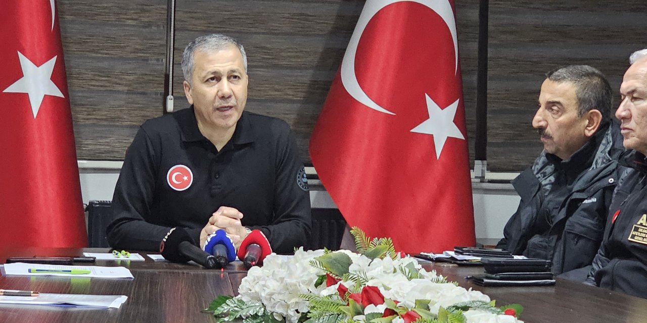 Bakan Yerlikaya, Olumsuz Hava Koşullarının Acı Bilançosunu Paylaştı: 2 Ölü, 50 Yaralı, 12 Denizci Kayıp