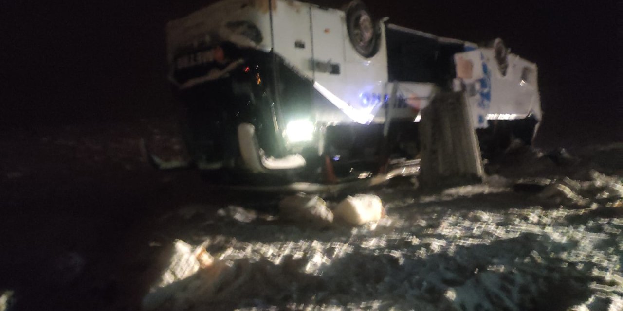 Bingöl'de 2 Yolcu Otobüsü Devrildi: 22 Yaralı