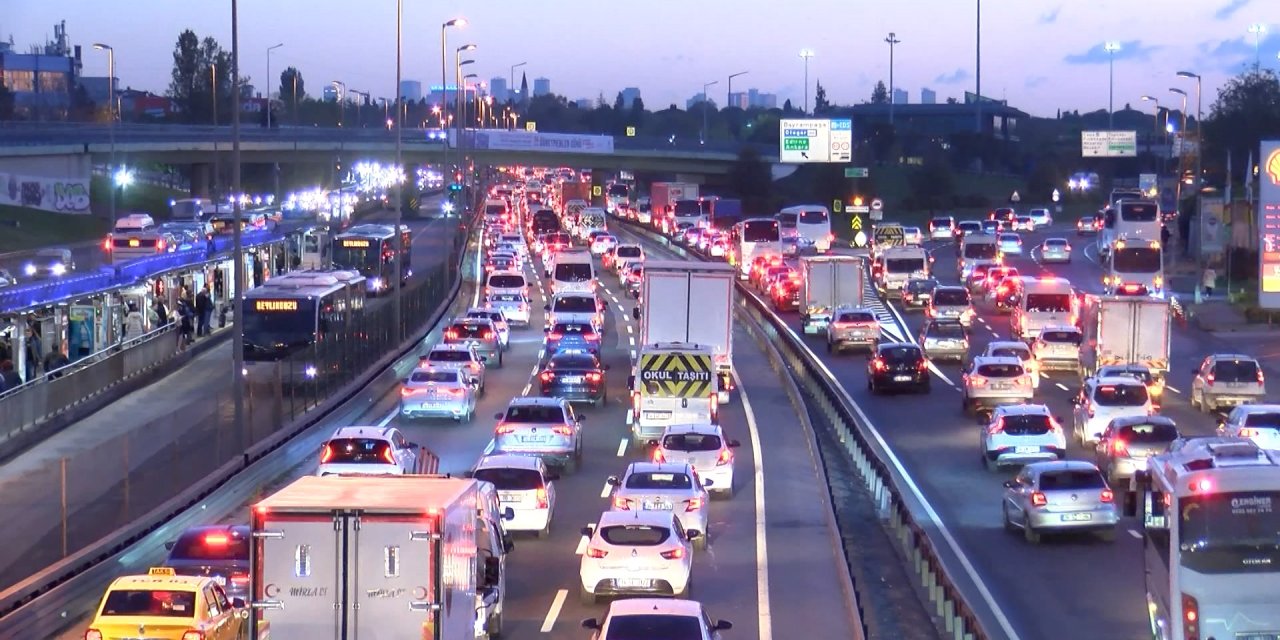İstanbul'da Ara Tatilin Ardından Trafik Yoğunluğu -2 (Cevizlibağ)
