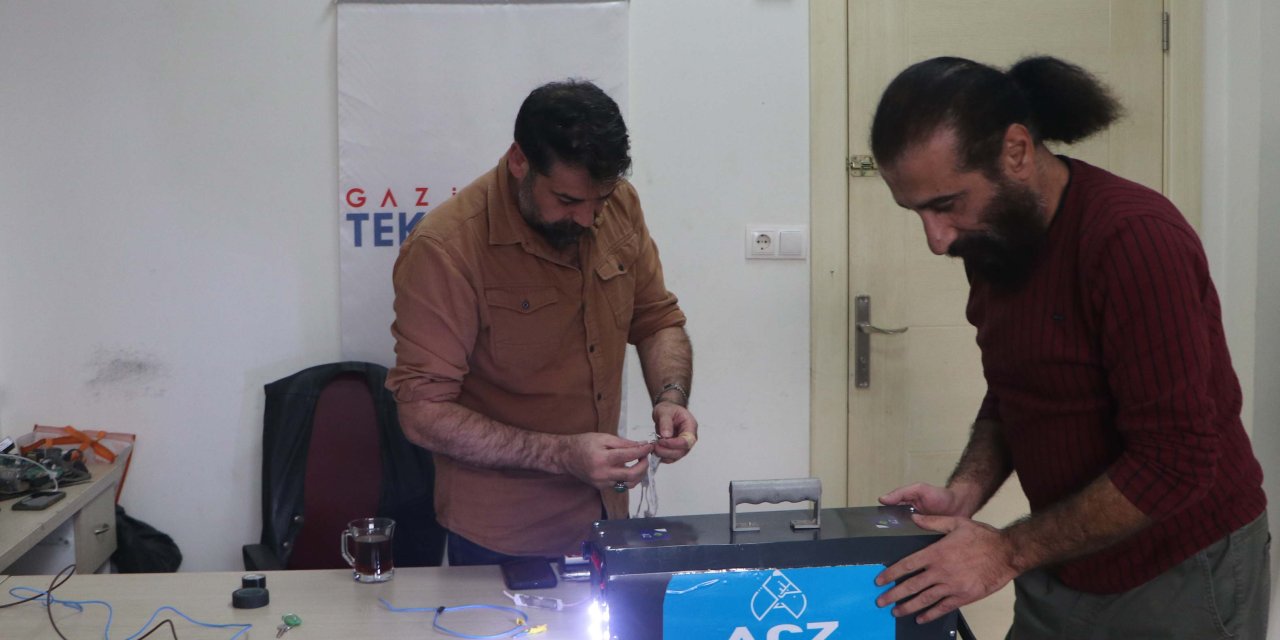 Depremden Etkilenip Ürettiği Manuel Şarj Olan Jeneratörleri Gazze'ye Gönderdi