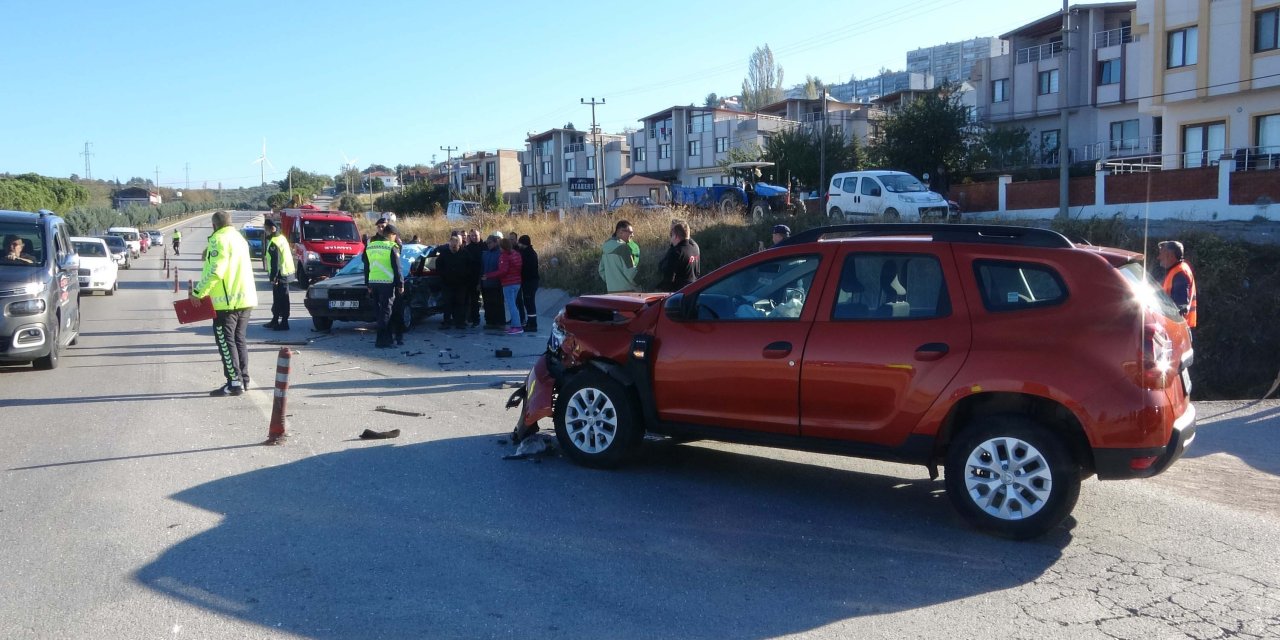 Çanakkale'de Otomobiller Çarpıştı: 1 Ölü, 1 Yaralı