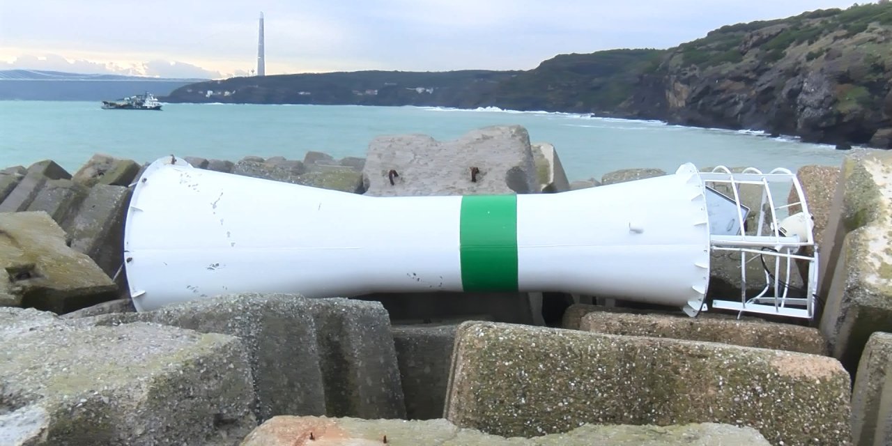 Sarıyer'de Dev Dalgaların Vurduğu Dalgakıran Yıkıldı