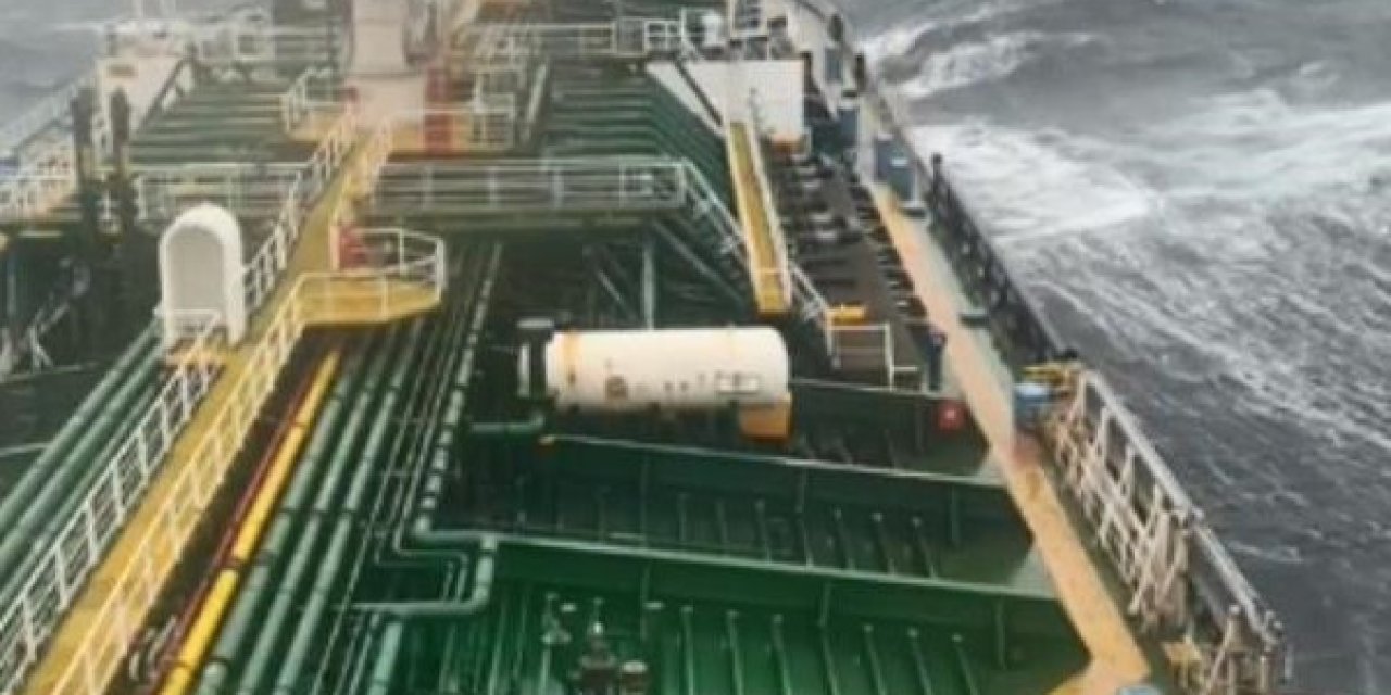 Karadeniz’de Dalgalar 183 Metrelik Gemiyi Beşik Gibi Salladı