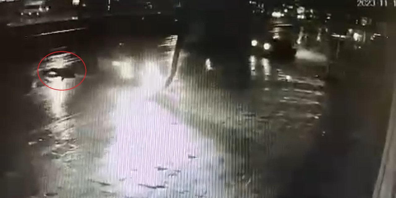 Direğe Çarpan Otomobilden Fırlayan Sürücü, Yolun Ortasına Savruldu; O Anlar Kamerada