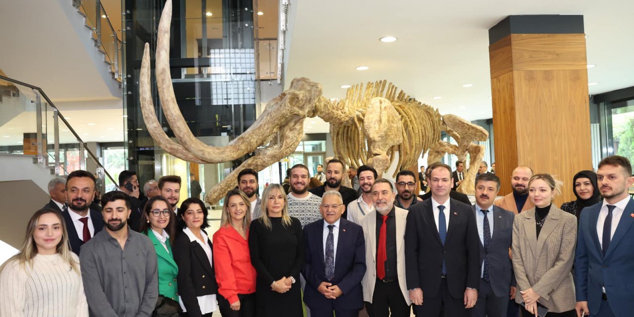Kayseri'de Bulunan 7,5 Milyon Yıllık Fosiller, Replikalarıyla Birlikte Sergileniyor