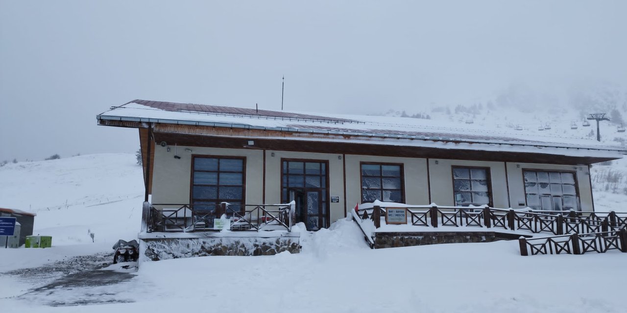 Keltepe Kayak Merkezi'nde Kar Kalınlığı 50 Santime Çıktı