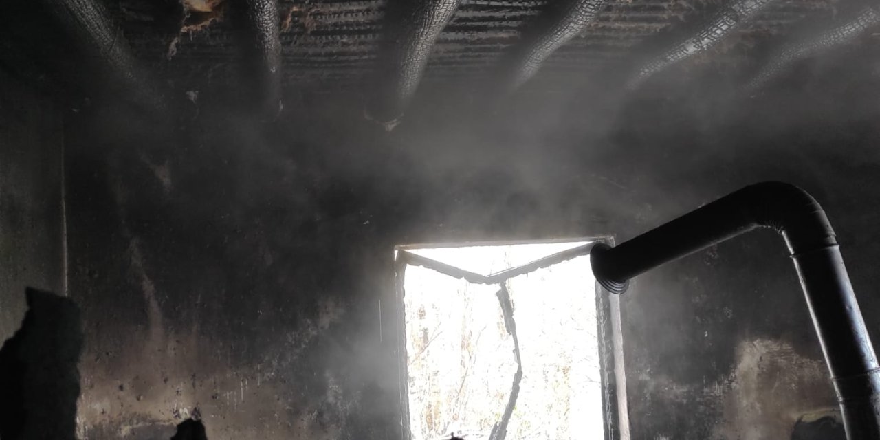 Hakkari'de Köy Evi Yandı