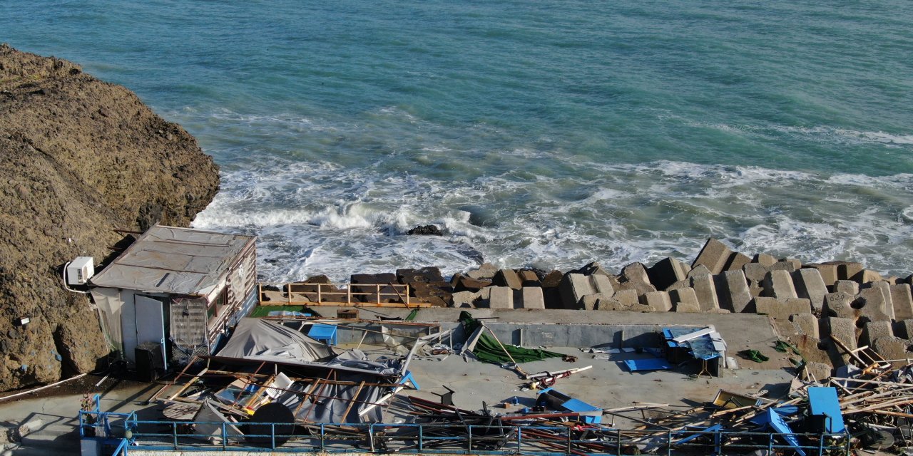 Rumeli Feneri'nde Dalgaların Yıktığı Balıkçı Barınakları Havadan Görüntülendi