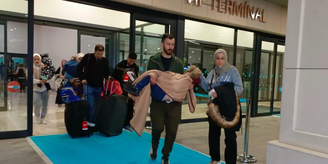 (Geniş Haber) Gazze'den Tahliye Edilen 87 Kişi Türkiye'ye Getirildi