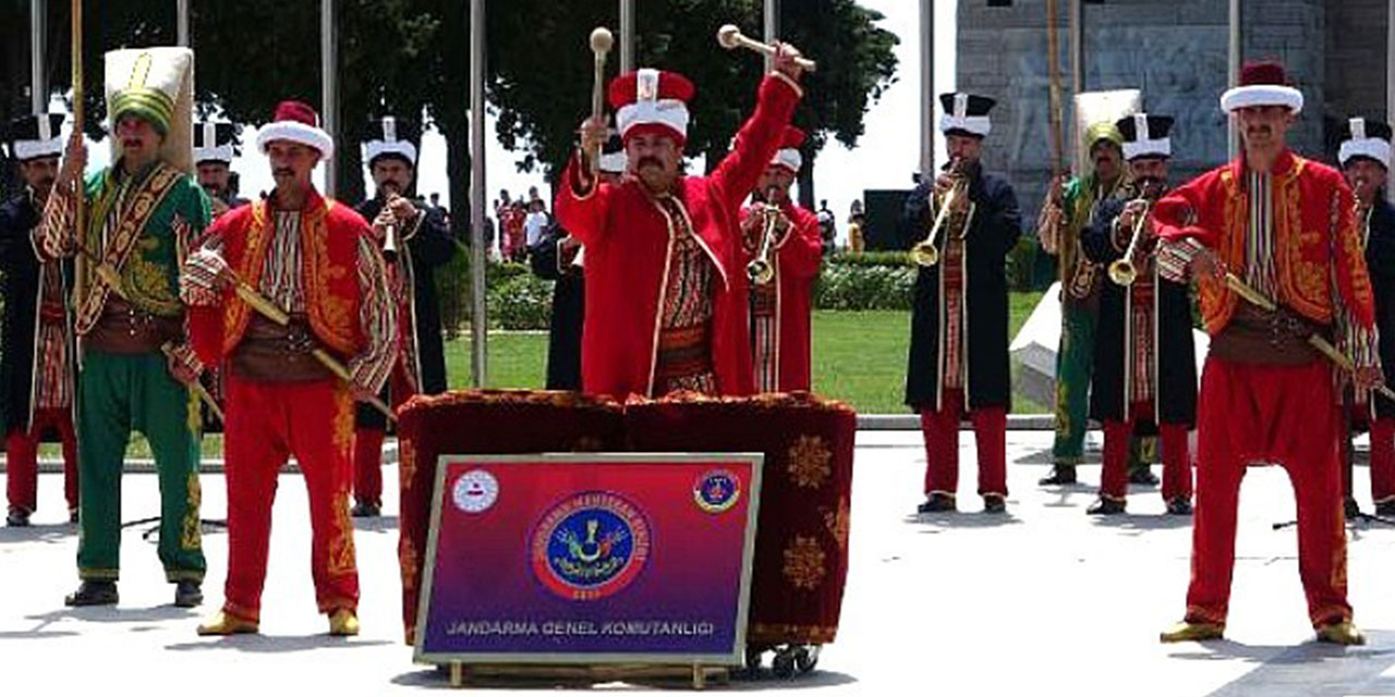 Rize'de Jandarma Genel Komutanlığı Mehteran Birliği'nden 100. Yıla Özel Konser
