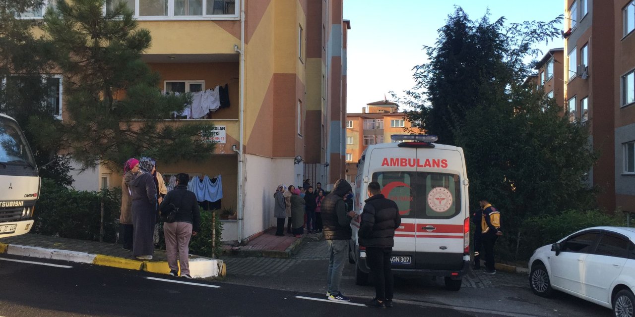 Tartıştığı Eşini Öldürdü, Oğlunu Da Ağır Yaraladı