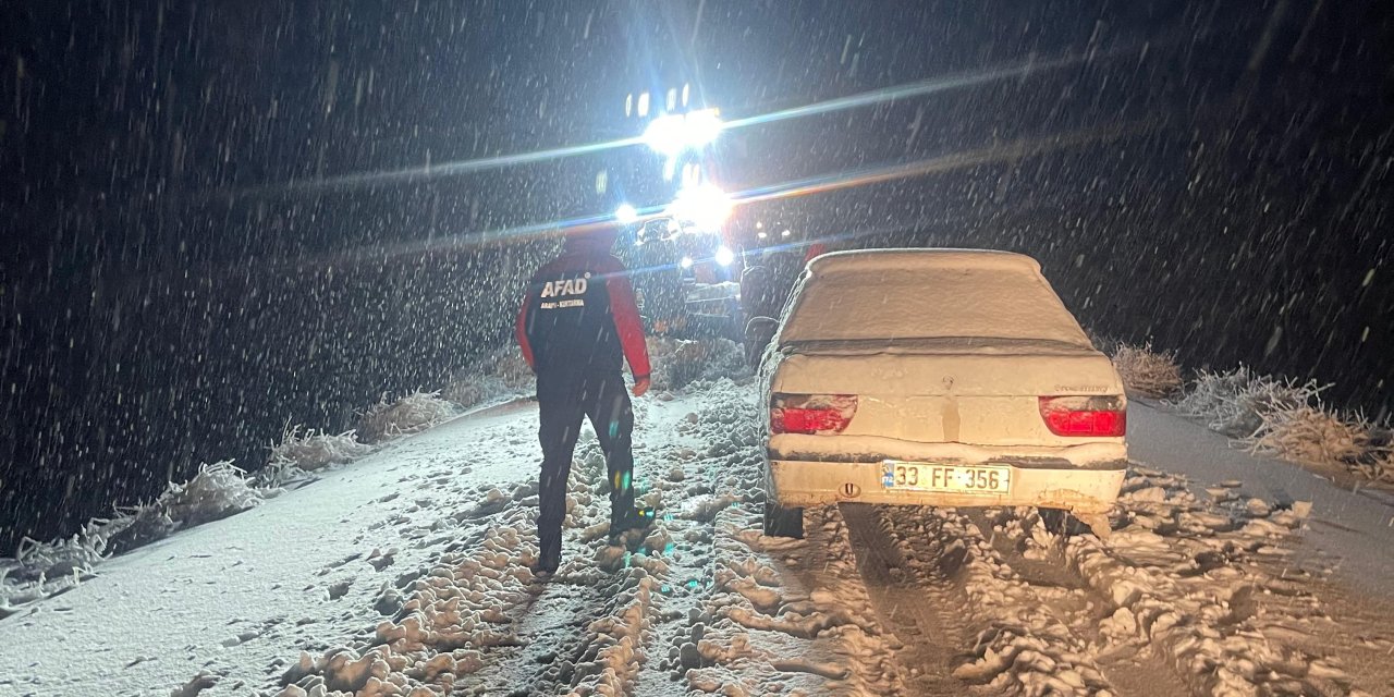 Şırnak- Siirt Kara Yolunda Mahsur Kalan 10 Araç Kurtarıldı