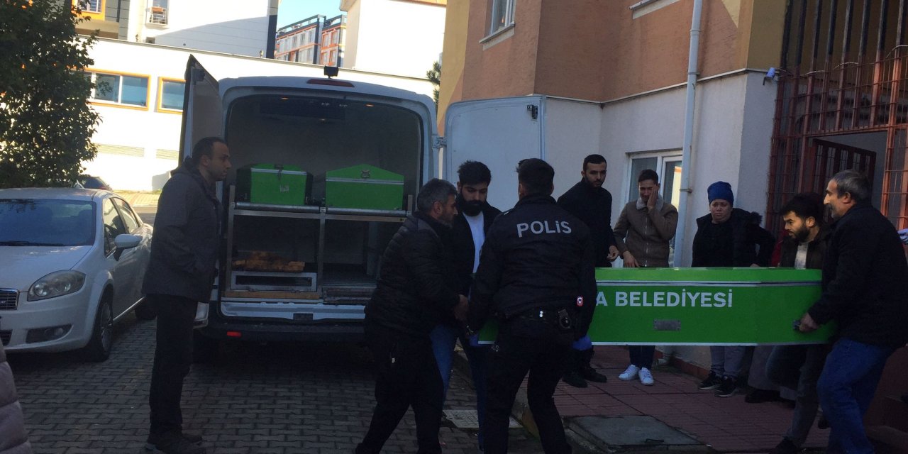 Tartıştığı Eşini Öldürdü, Oğlunu Da Ağır Yaraladı (2)