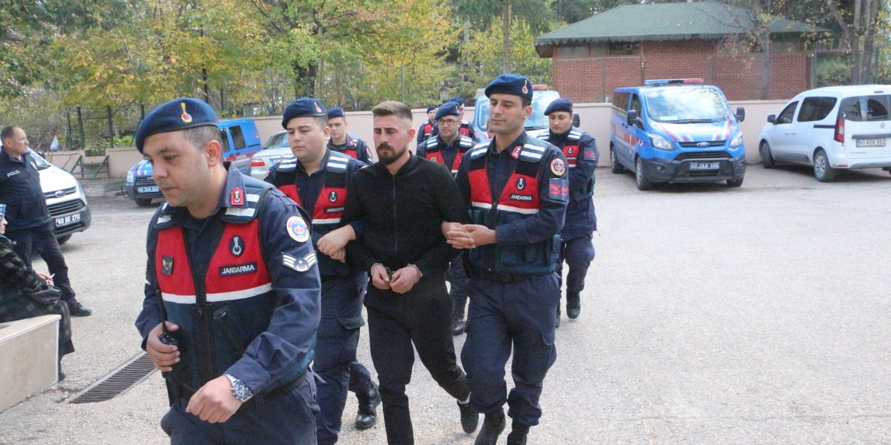 Babasını Vuran Husumetlisini Yaraladı, Kardeşini Öldürdü (2)