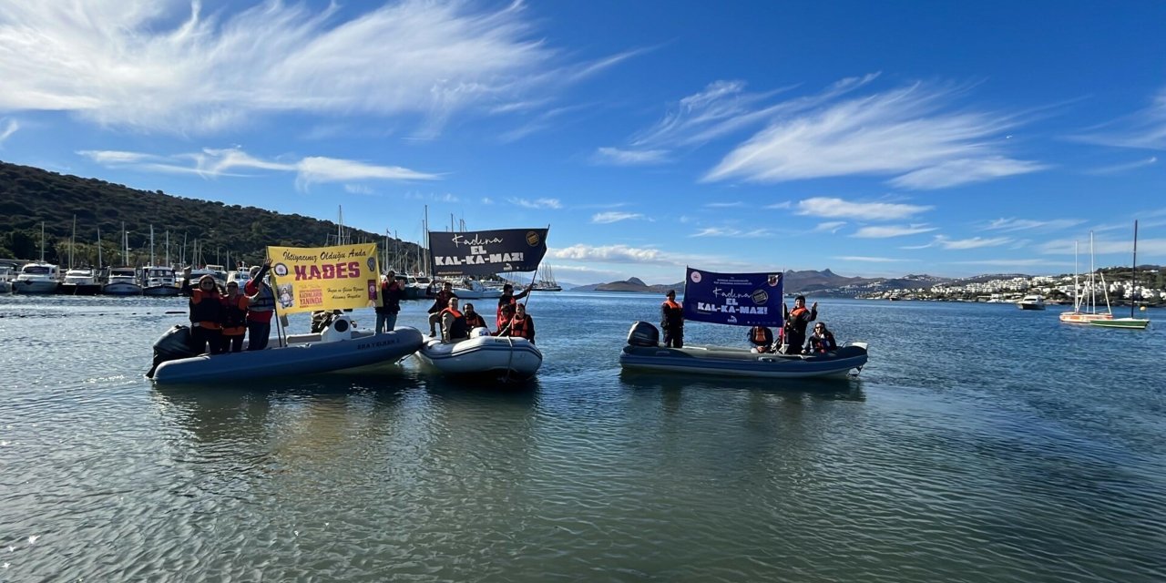 Denizde Farkındalık İçin 'Kadına El Kalkamaz' Pankartı Açtılar