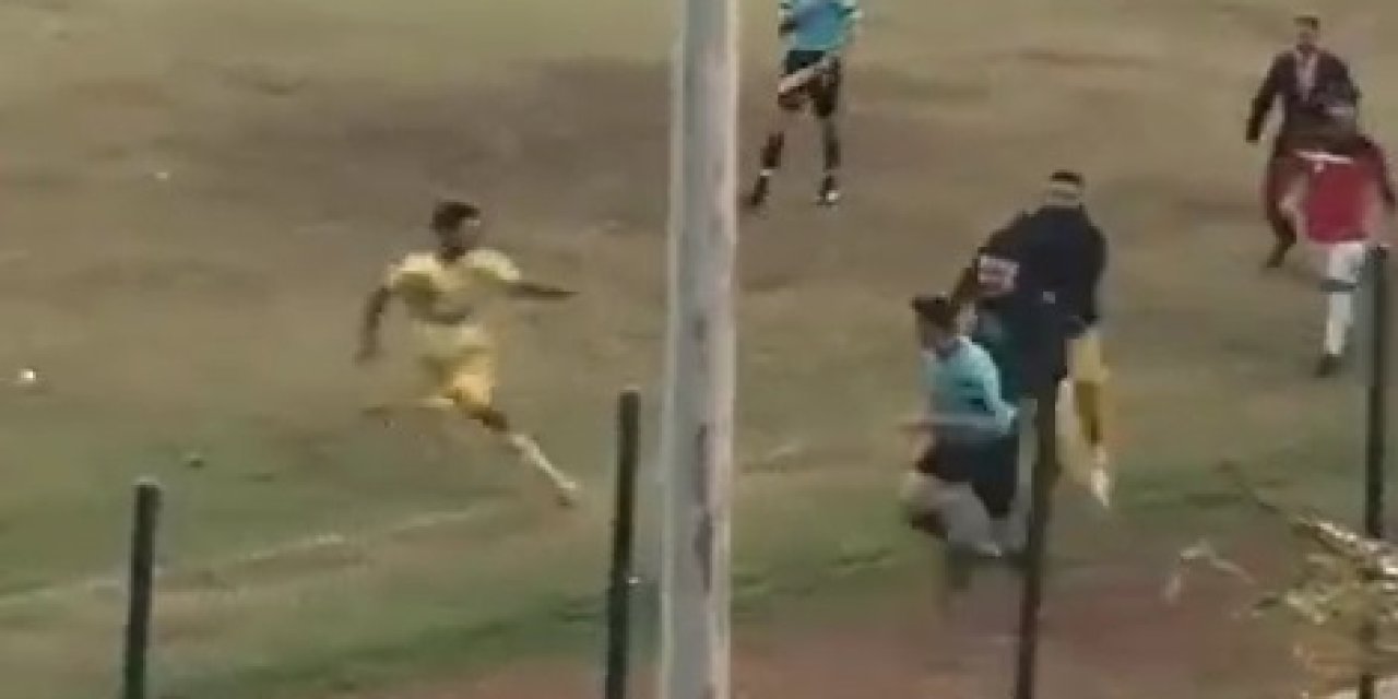 Amatör Maçta Futbolcu Hakeme Saldırdı
