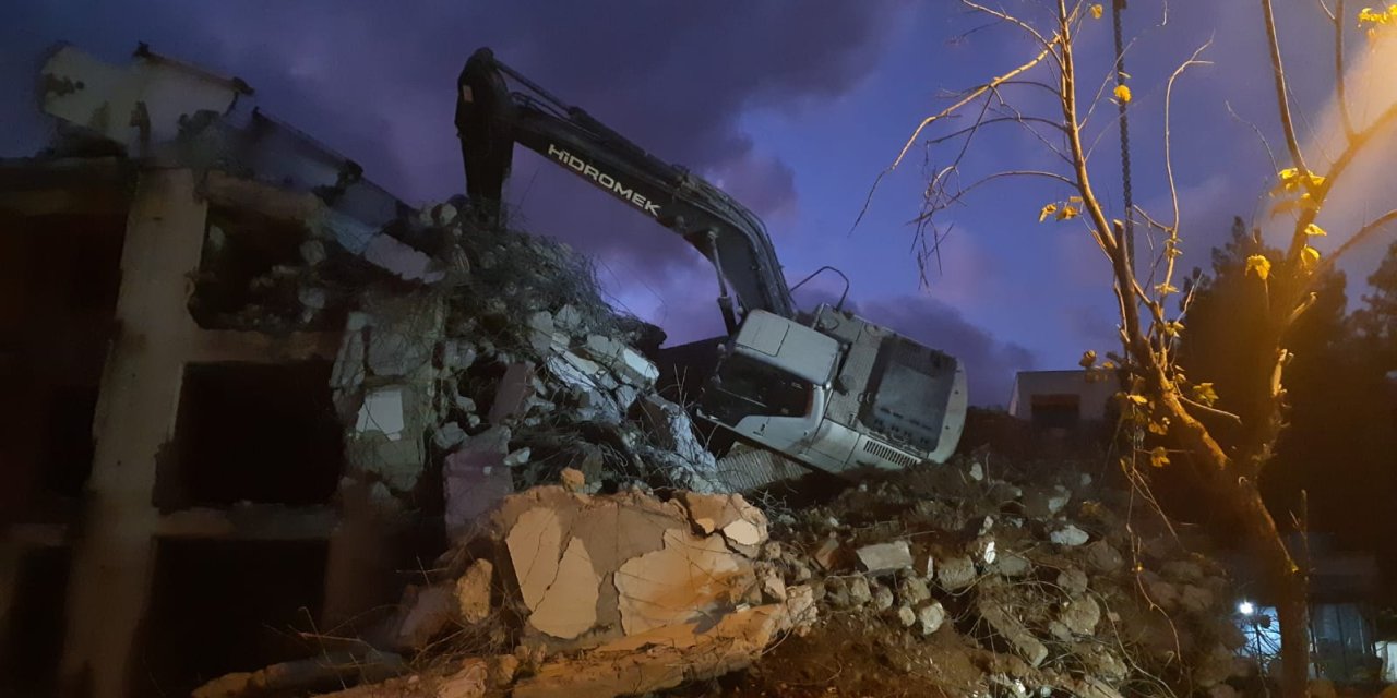 Siirt’te Yıkım Yapan Kepçe Devrildi