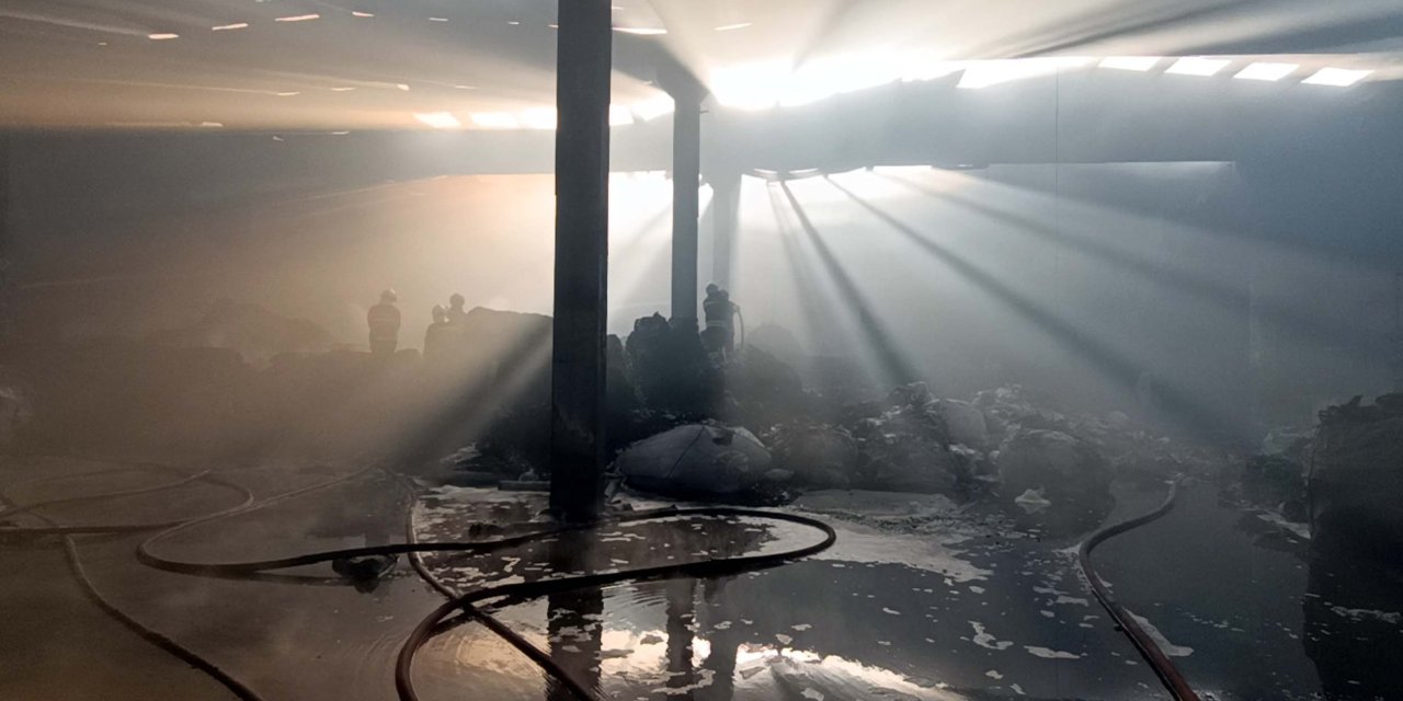 Gaziantep’te Geri Dönüşüm Fabrikasında Yangın