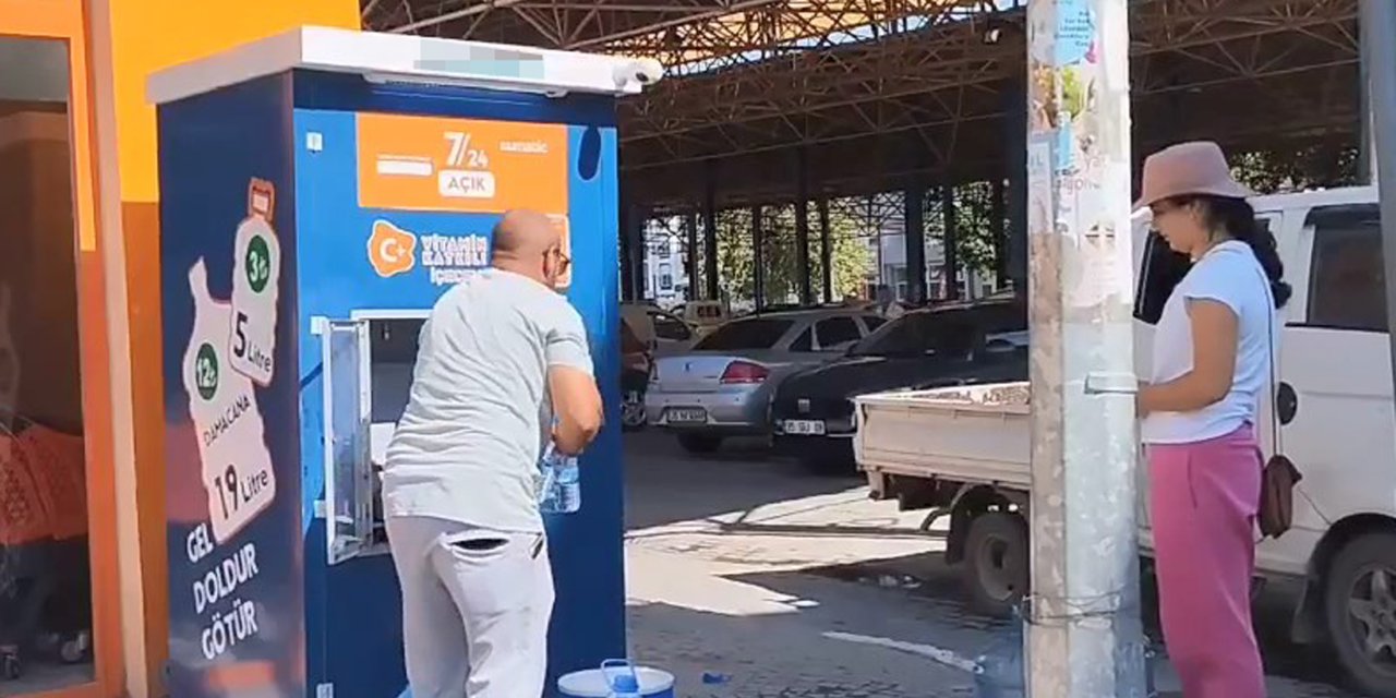 Sokakta Makineden Doldurulan Damacana, İnsan Sağlığını Tehdit Ediyor