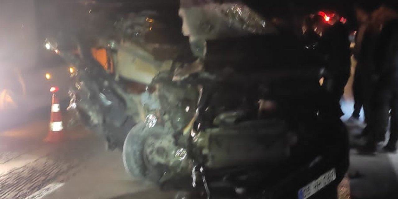 Amasya’da Hafif Ticari Araç, Kamyona Arkadan Çarptı: Sürücüsü Ağır Yaralandı