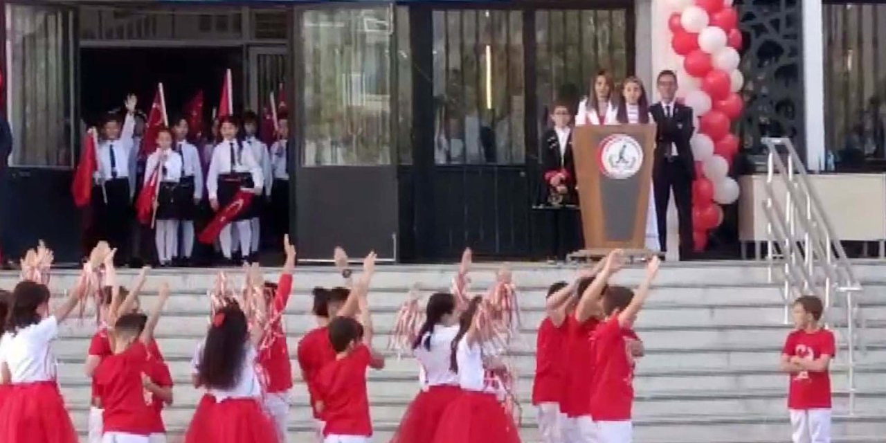 Öğrencisini Ötekileştiren Öğretmene Kınama Ve Yer Değiştirme Cezası