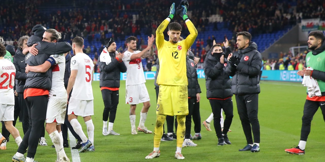 İngilizlerden Altay Bayındır'a Geçer Not