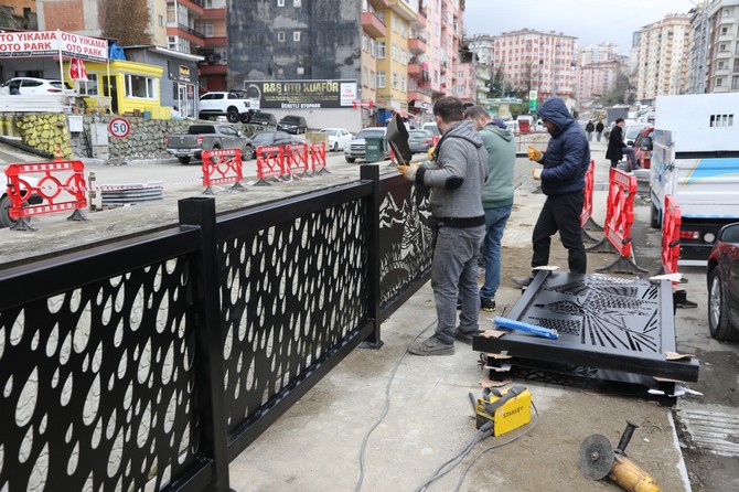 Rize Belediyesi Tarafından Tasarlanan Ferforjeler Takılmaya Başlandı