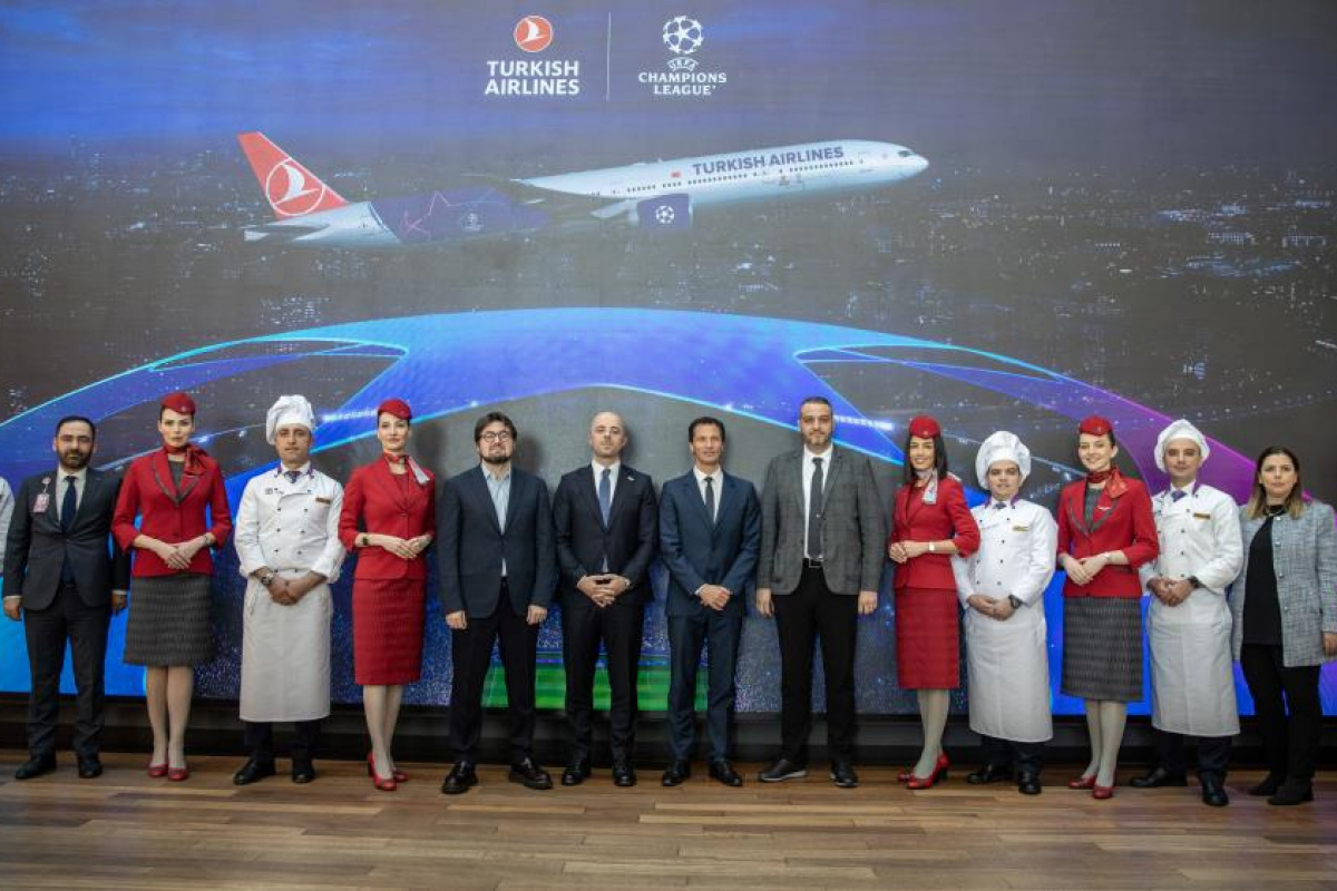 Yıldız futbolcuların final maçlarında giydiği formalar sergilendi