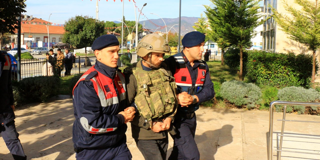 Muhtarı, Şikayetini Geri Çekmediği İçin Öldürmüş