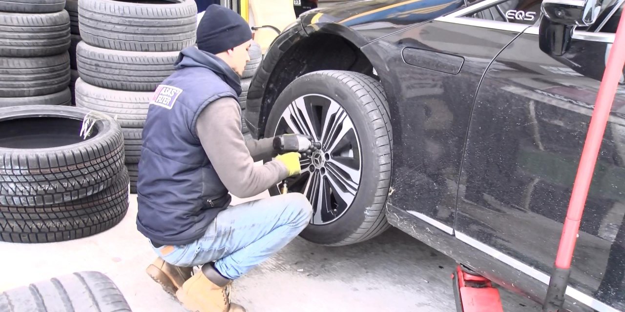 (Ek Fotoğraflarla) Lastikçilerde '25 Kasım Kış Lastiği' Yoğunluğu