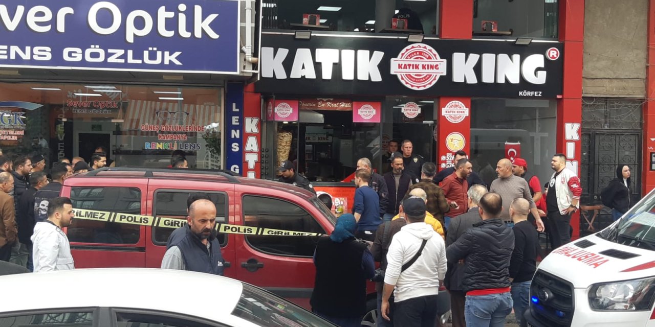 Bir Ay Önce Boşandığı Eşini Restoranda Yemek Yerken Öldürdü