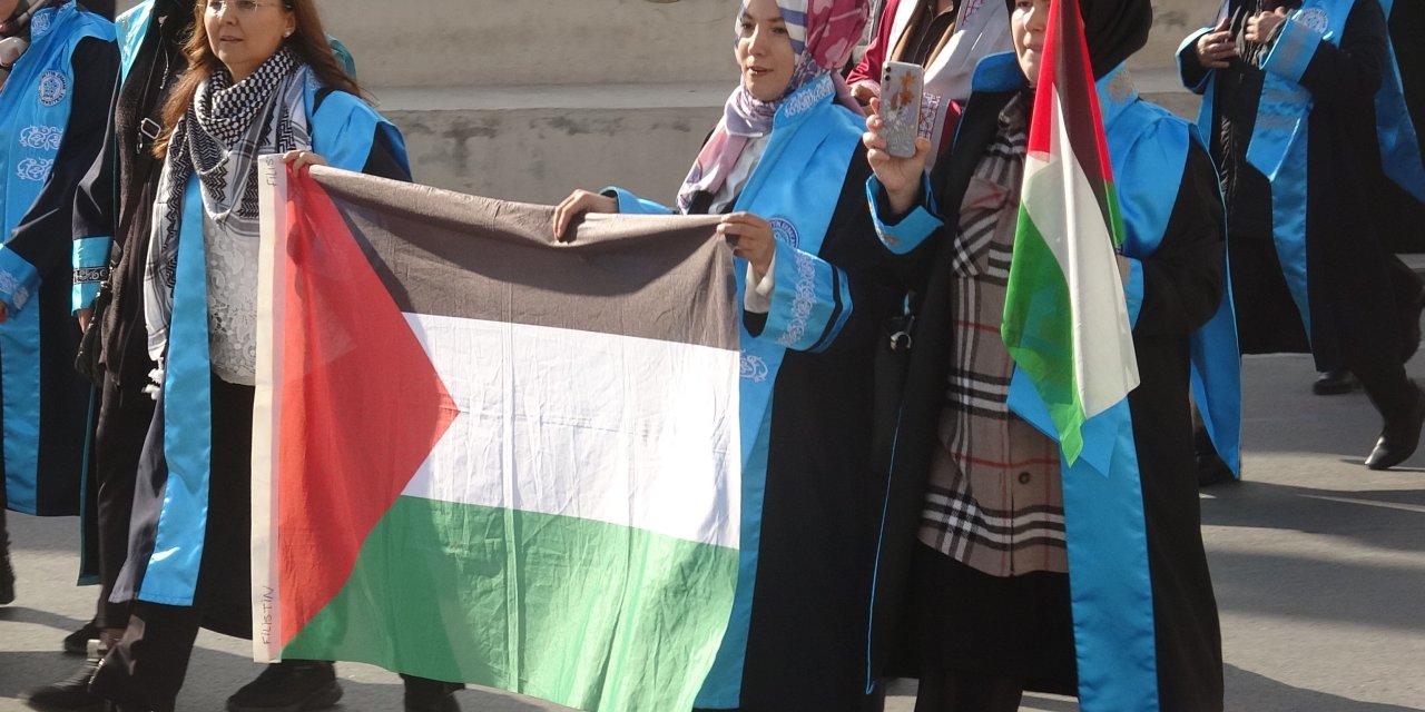 Konya'da Akademisyenler Gazze İçin Yürüdü