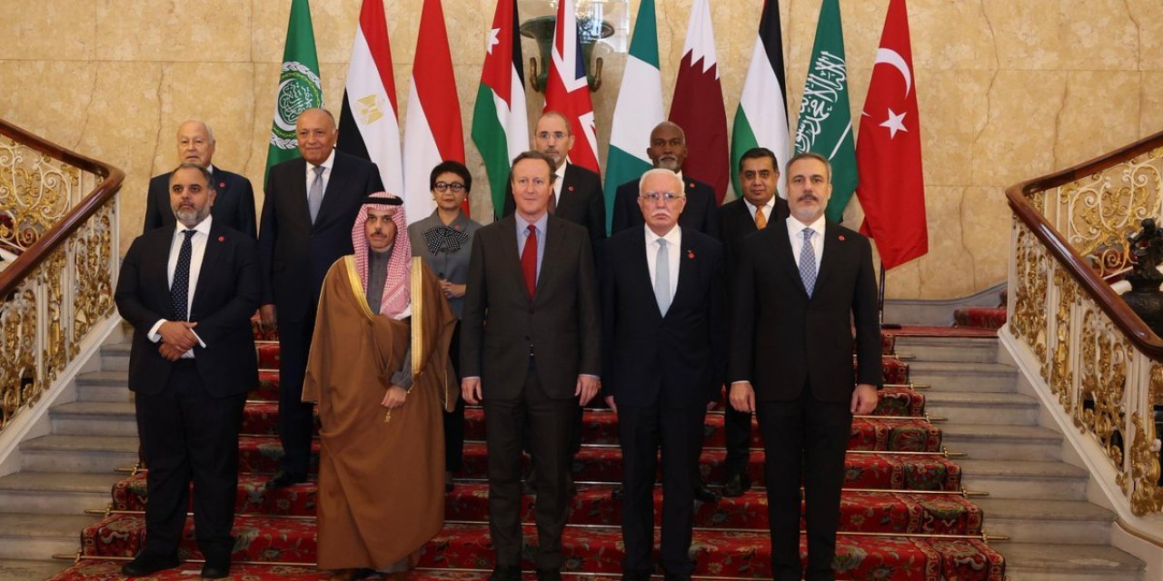 Bakan Fidan, Londra’da İngiliz Mevkidaşı Cameron İle Görüştü