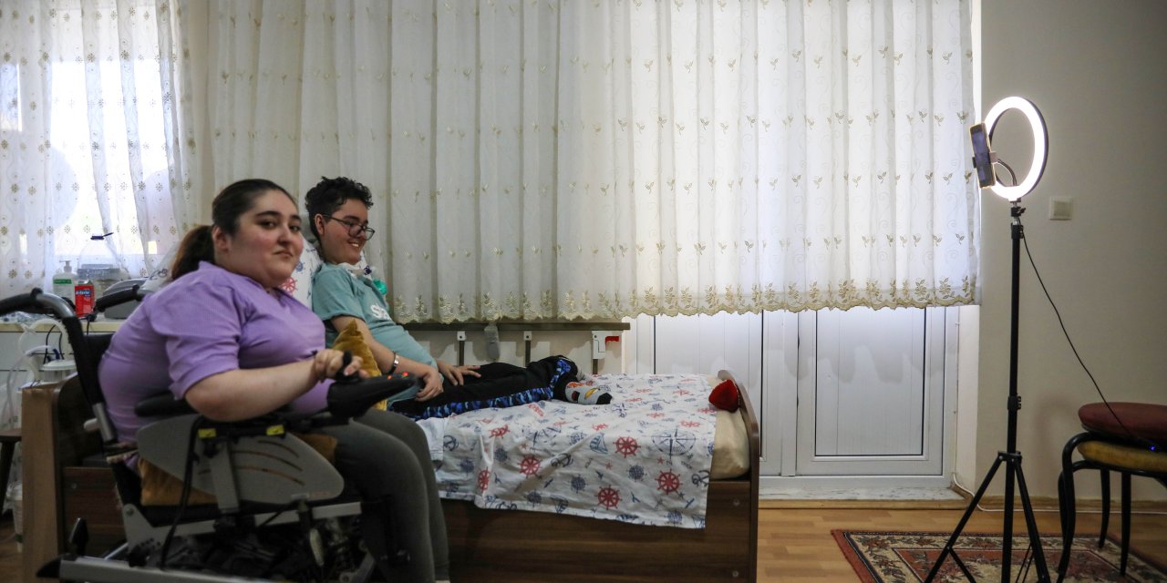 Sma'lı Kardeşler, Çektikleri Mizah Videoları İle Yaşama Tutunuyor