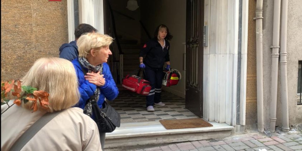 Beşiktaş'ta Banyoda Bayılan Emekli Öğretmeni İtfaiye Ve Polis Kurtardı