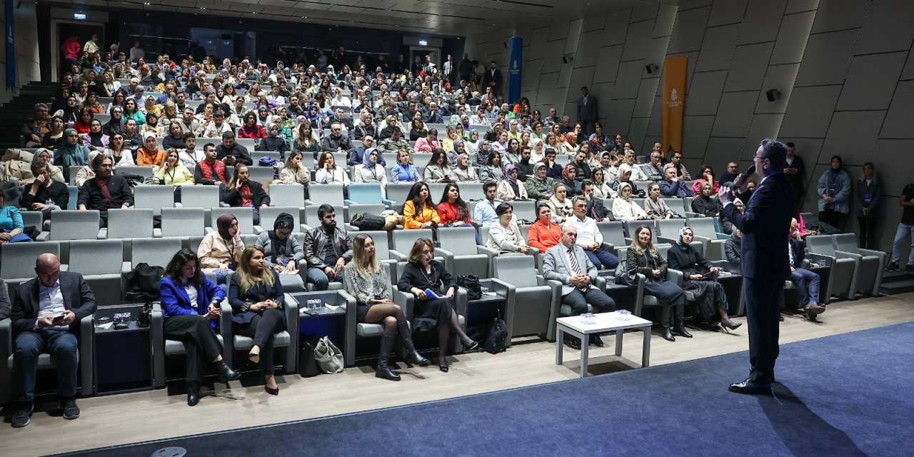 Başakşehir'de Öğretmenlere Yönelik Kariyer Sempozyumu Düzenlendi