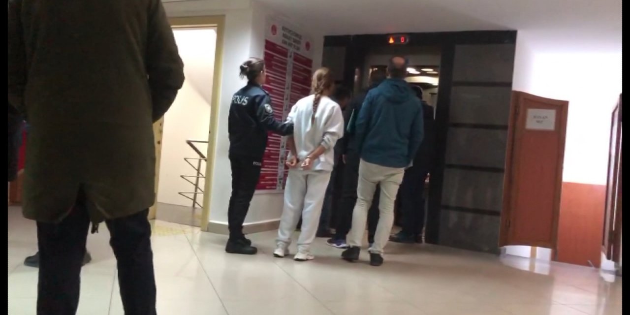 Banu Parlak Serbest Kaldı, Adliyeden Koşarak Uzaklaştı