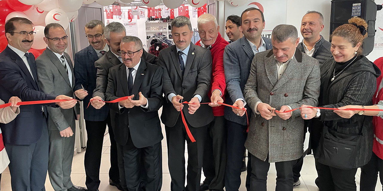 Artvin'de ihtiyaç sahibi üniversite öğrencileri için butik açıldı