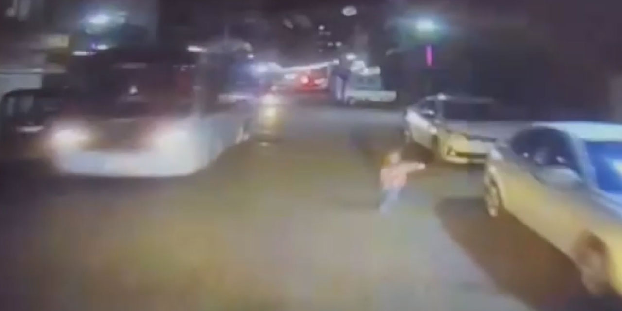 Rize'de aniden yola çıkan çocuk, sürücünün dikkati sayesinde kurtuldu