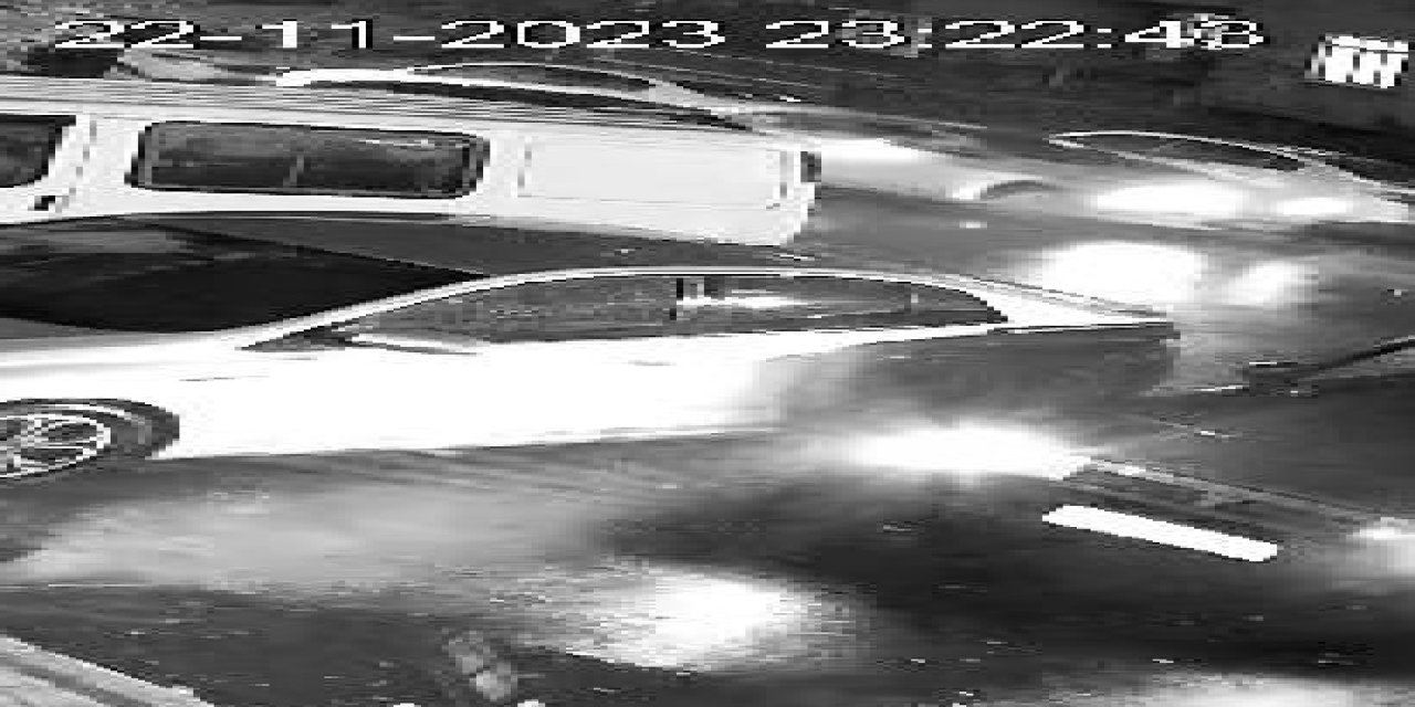 Gaziosmanpaşa'da Park Halindeki Otomobile Silahlı Saldırı Kamerada