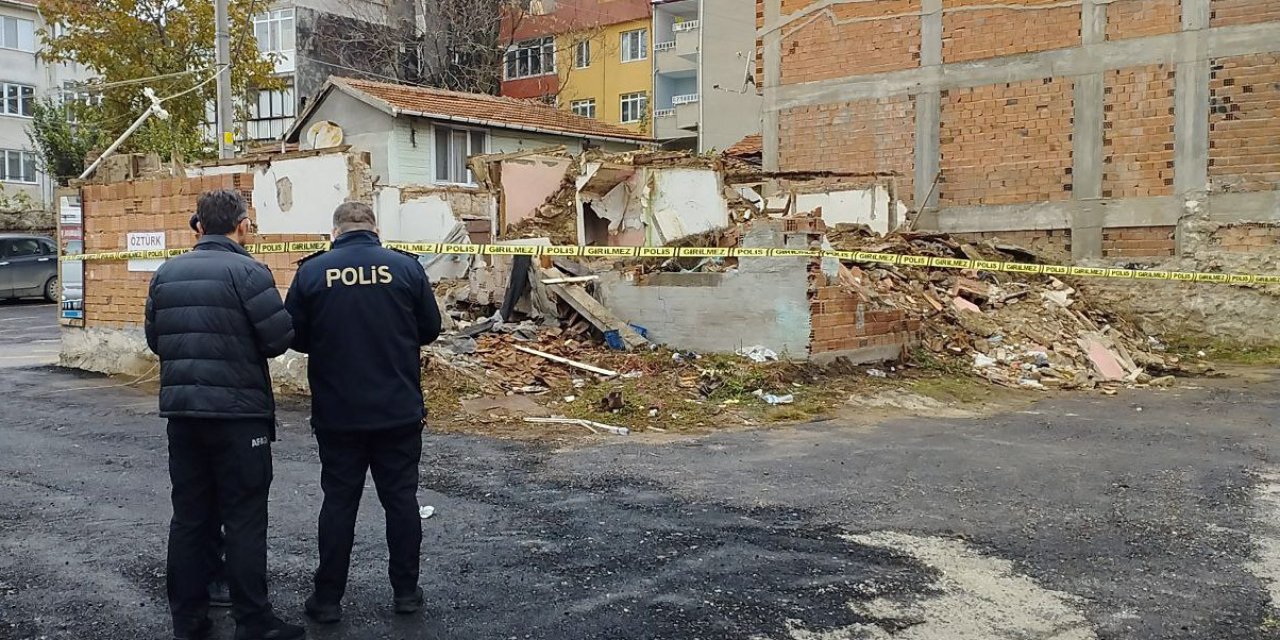 Hurda Toplamak İçin Girdikleri Metruk Ev Çöktü: 2 Yaralı