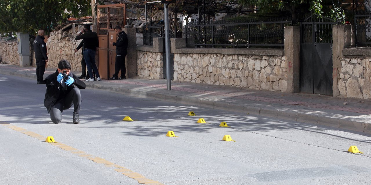 Otomobilden Açılan Ateşte Kurye Yaralandı