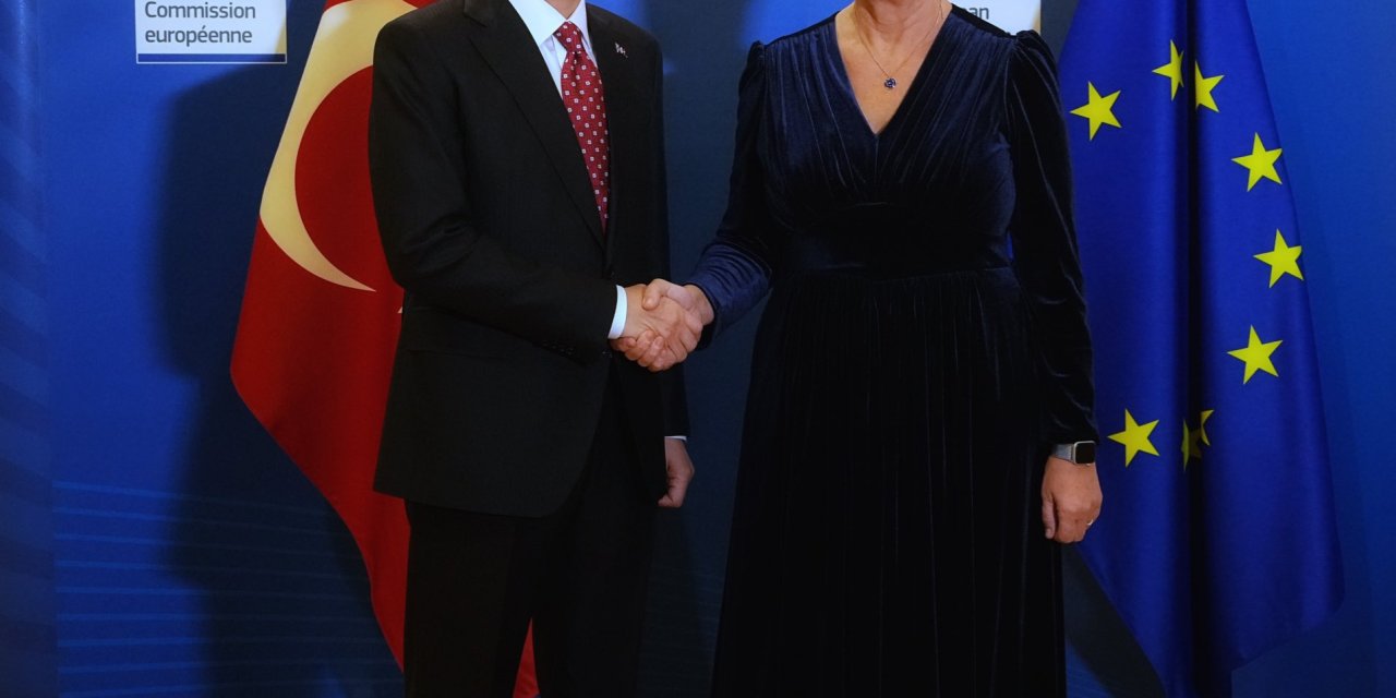 Bakan Yerlikaya, Ab Göç Ve İçişleri Komiseri Johansson İle Görüştü