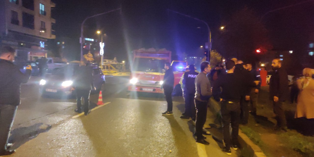 Yolun Karşısına Geçmek İsteyen Anne İle Kızına Kamyonet Çarptı: 2 Yaralı