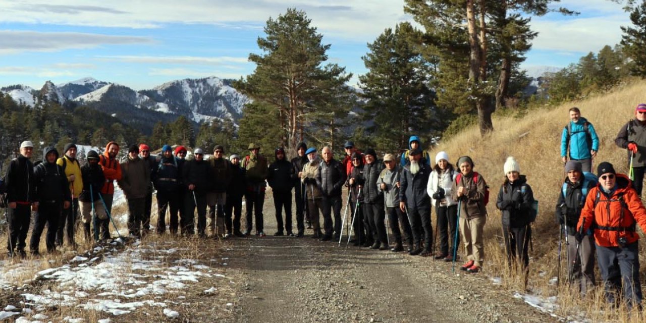 'Öğretmenler Günü' İçin Doğada 20 Kilometre Yürüdüler