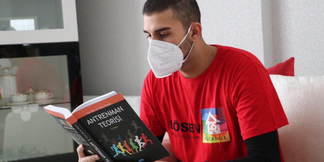 Depremzede Öğretmen Adayının Hayali Lösemiyi Yenip, Atanmak