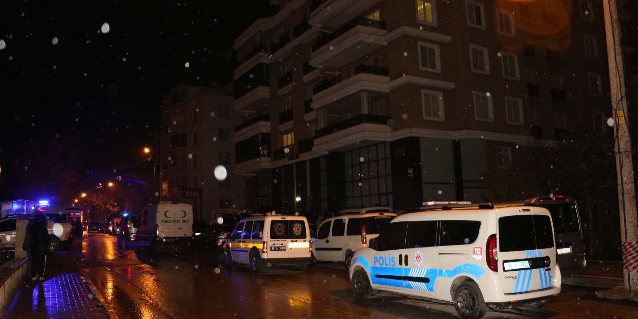 Çankırı'da Tartıştığı Eşini Çocuklarının Gözü Önünde Bıçakla Öldürdü