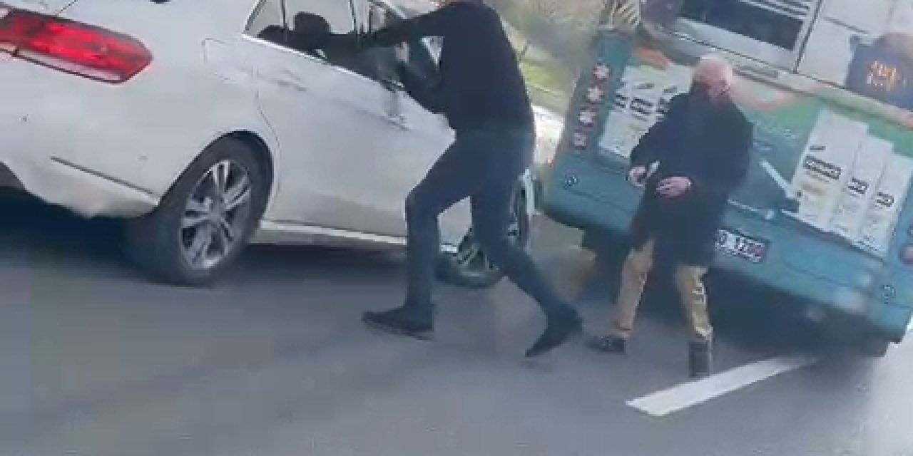 Ankara'da Otobüs Şoförü İle Kadın Sürücünün Sollama Tartışması Kamerada