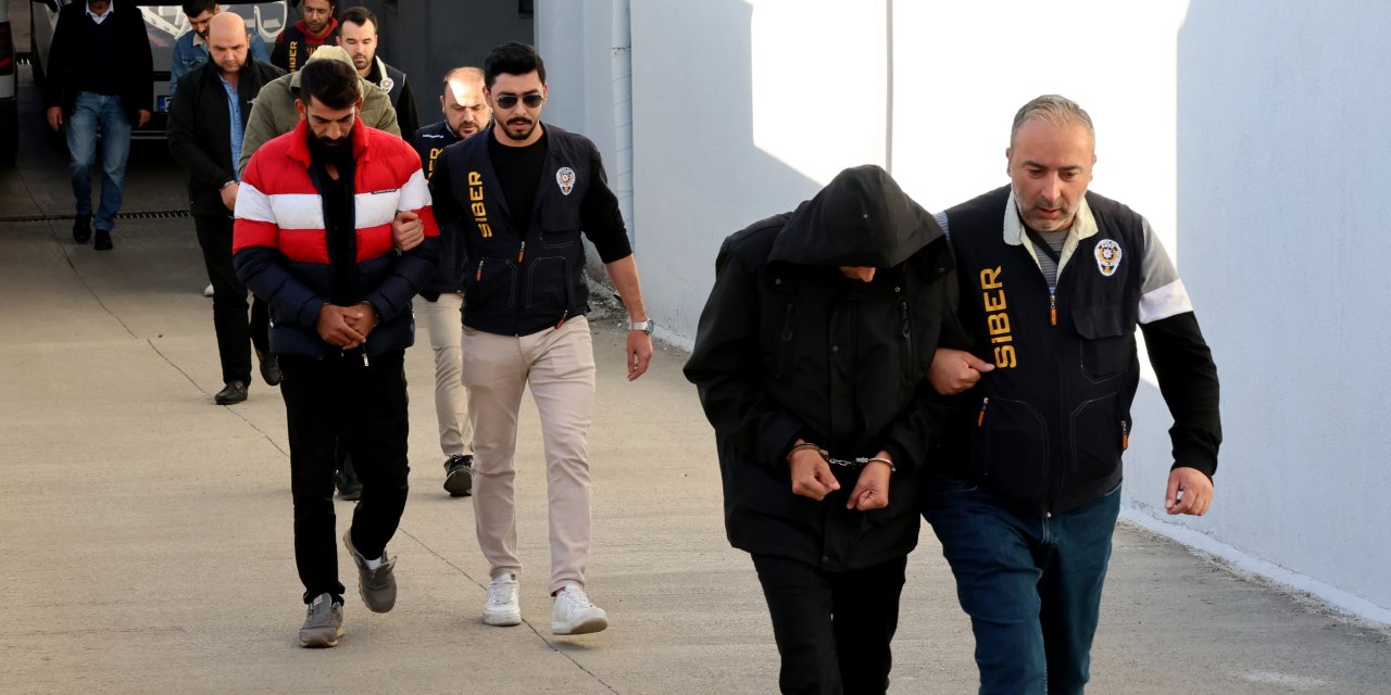 Ünlü Markaların İnternet Sitelerini Taklit Edip, 'Oltalama' Yöntemiyle 2 Milyon Tl Dolandırdılar